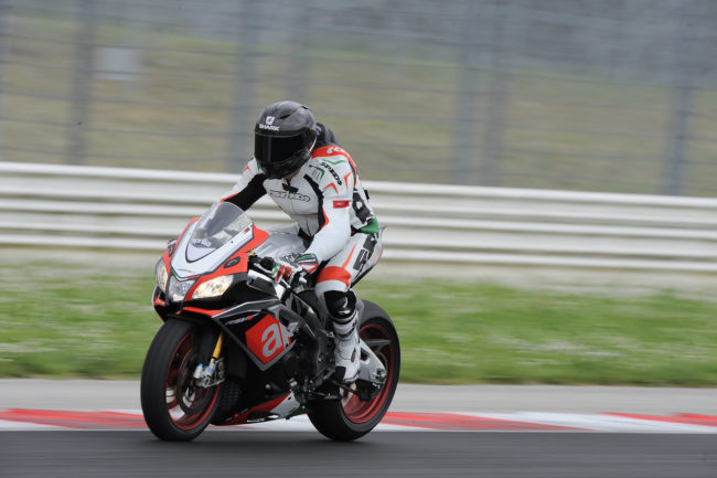 aprilia-rsv4-rf-2015-test_6