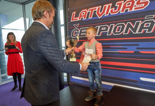 45822211_2282956575267850_155052829101260800_o_2282956571934517