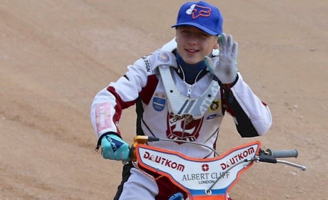 2019-09-09_matjusonoks_portrets_uz_moca