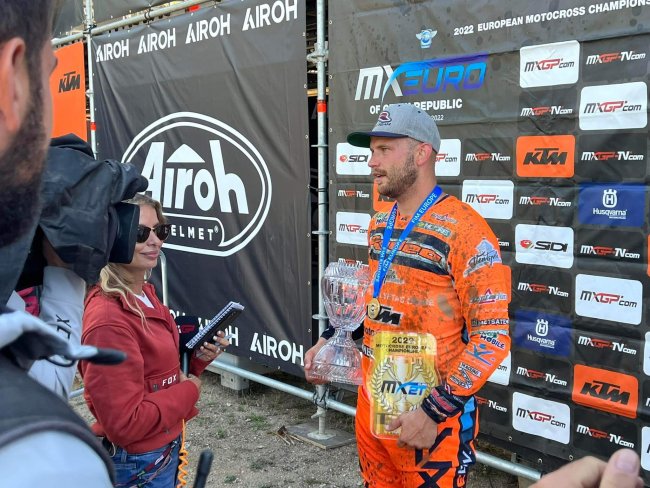 Toms Macuks ar kausu