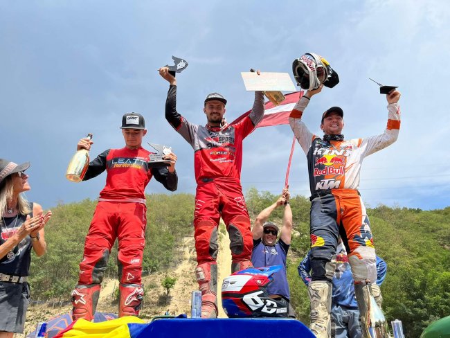 9B8CF077-8AA8-4CCE-AC96-0C07EBD55F1E