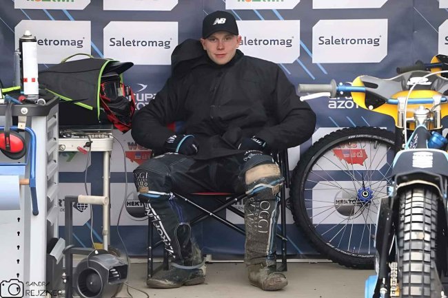 ad42_gusts_portrets_posnana_upscayled_4x