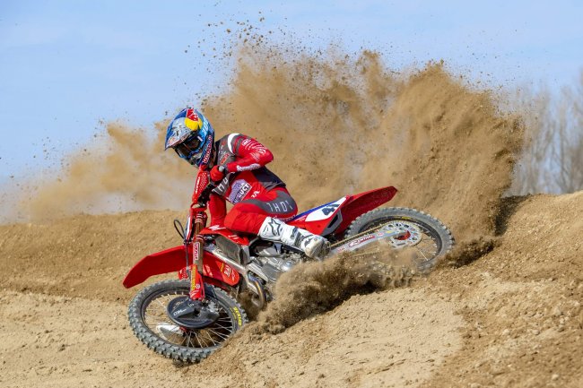 Action_Pauls Jonass_Standing Construct Honda MXGP_@shotbybavo_DSC_5750