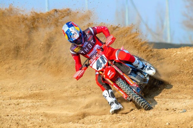 Action_Pauls-Jonass_Standing-Construct-Honda-MXGP_@shotbybavo_DSC_4959-1024×683